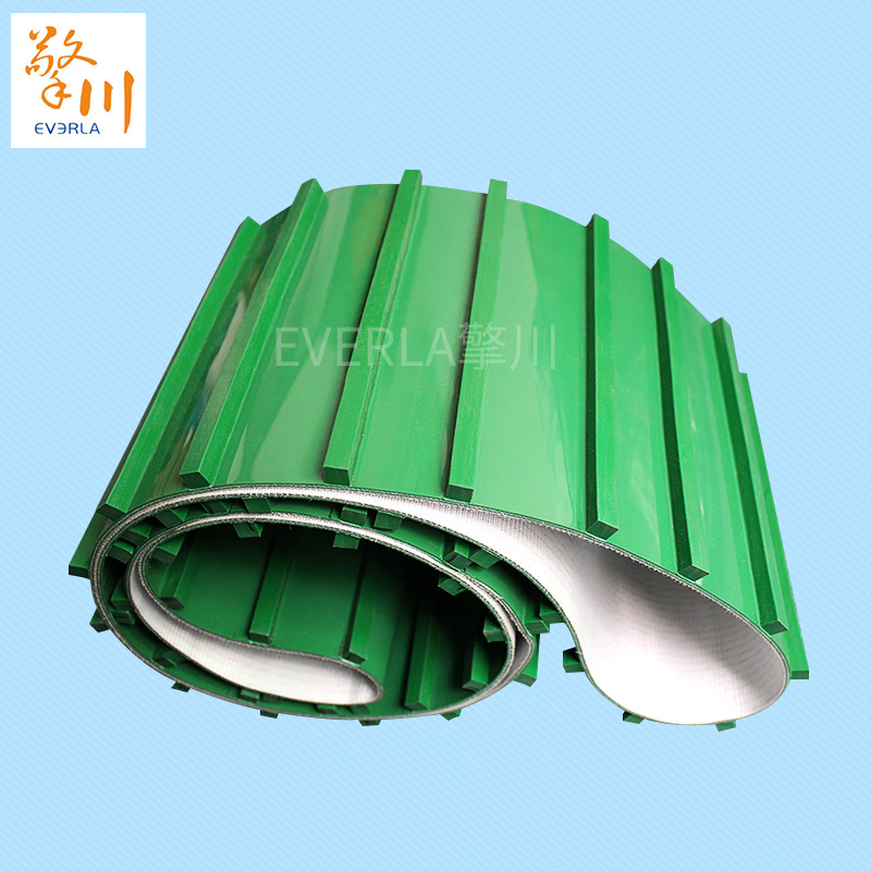 綠色PVC<a href='http://m.dsjvvrk.cn/shusongdai/' target='_blank'><u>輸送帶</u></a>表面加長擋塊條的主圖