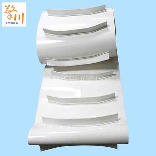 白色PVC彎<a href='http://m.dsjvvrk.cn/shusongdai/xiangjiao/' target='_blank'><u>擋板輸送帶</u></a>